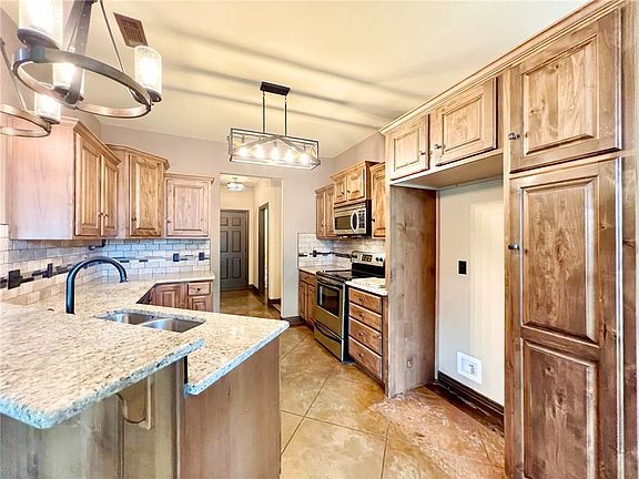 4th image of 11890 Club House Pkwy