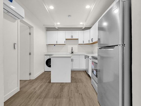 3rd image of 325 N 17th Dr #A