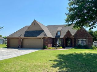 275 N Woodchuck Ln, Skiatook, OK 74070