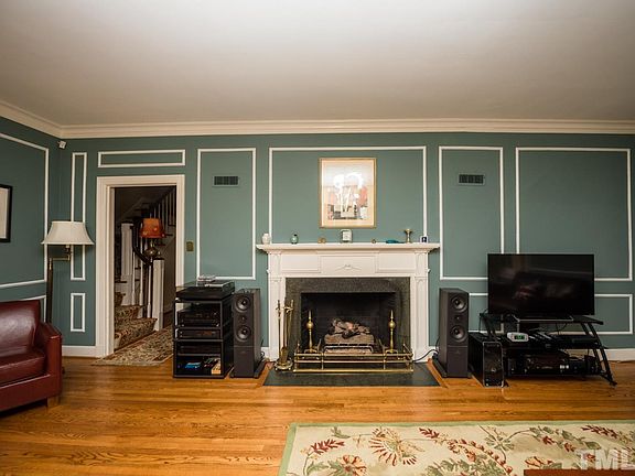 4th image of 1626 University Dr