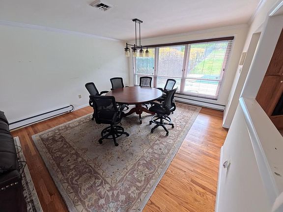 3rd image of 2057 Mahantongo St