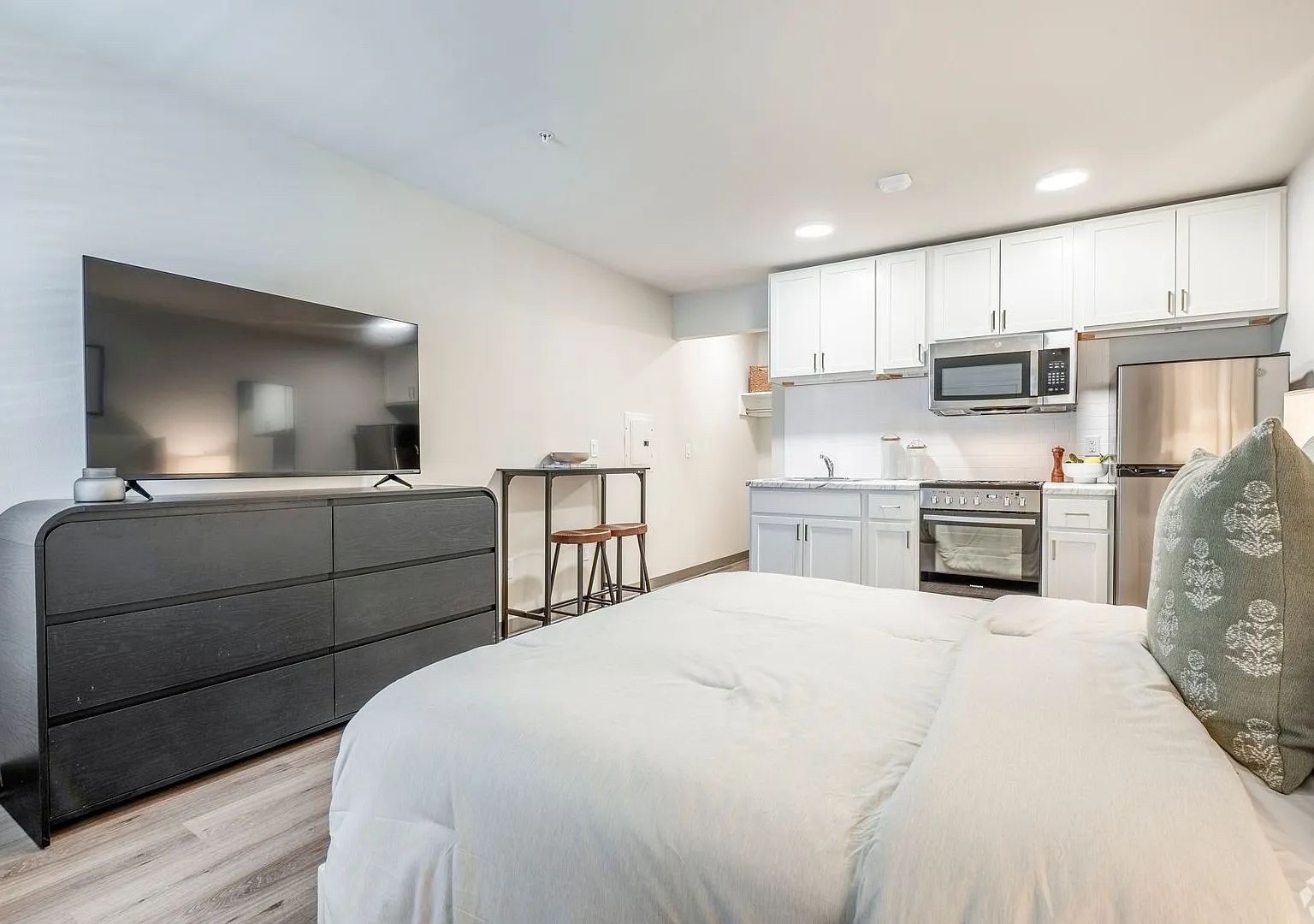 Sandburg Studios | Enjoy a Reduced $500 Security Deposit! — Photo 3