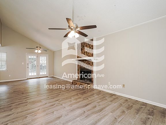 10124_004_living_room_4.jpg
