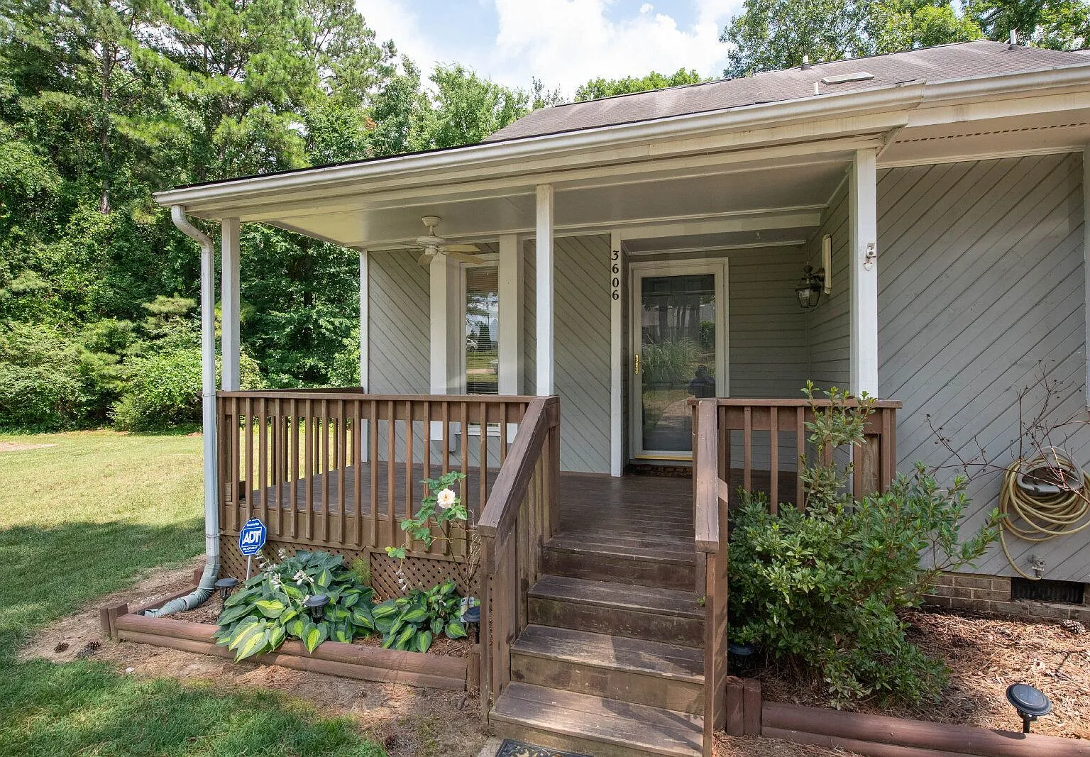3 bed, 2.0 bath, 1887 sqft, $1,800 — Photo 1