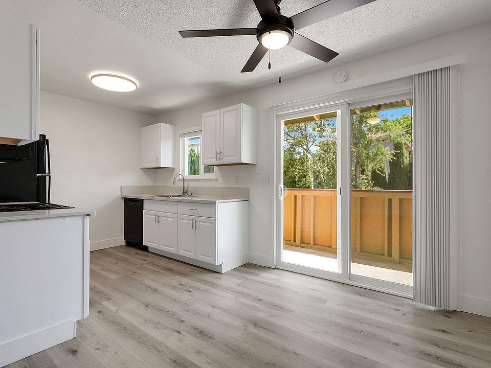 2x2-Dining Area/Kitchen