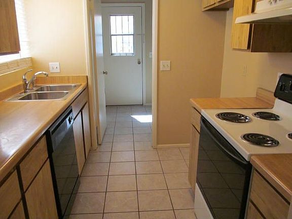 4th image of 1166 E Beryl Ave