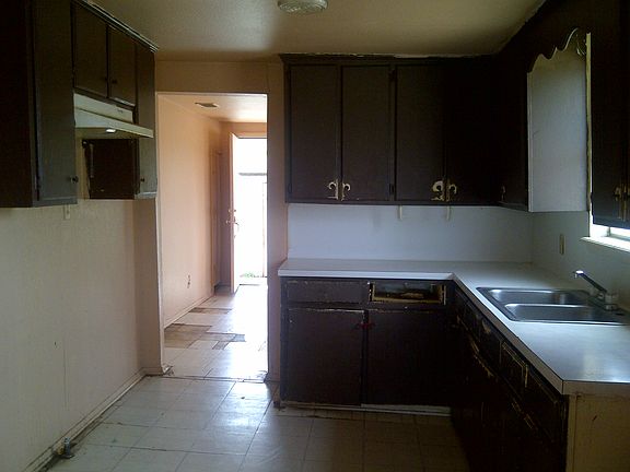 3rd image of 300 S Milam St