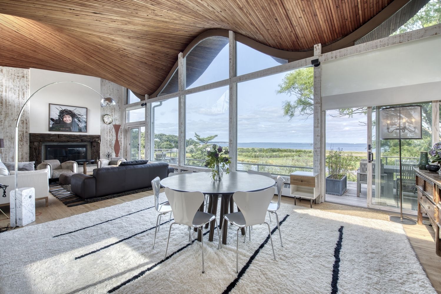  floor to ceiling windows