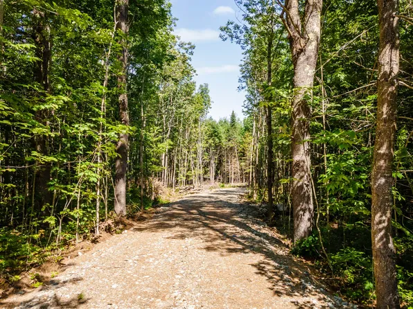 73 Carmel Road S, Hampden, ME 04444