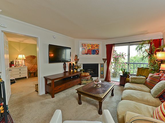 3rd image of 5540 Owensmouth Ave APT 213