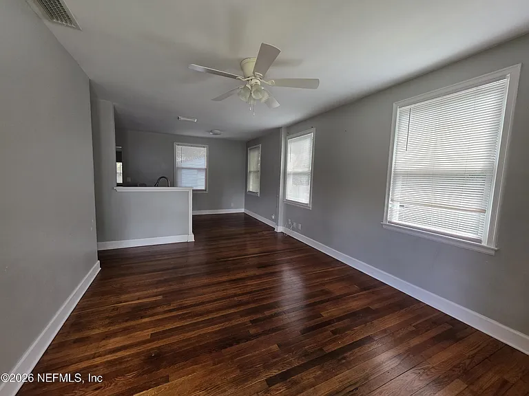 3353 Dellwood Ave — Photo 2