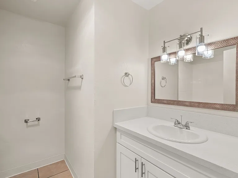Melrose Manor Apartments - Riverside, CA — Photo 7