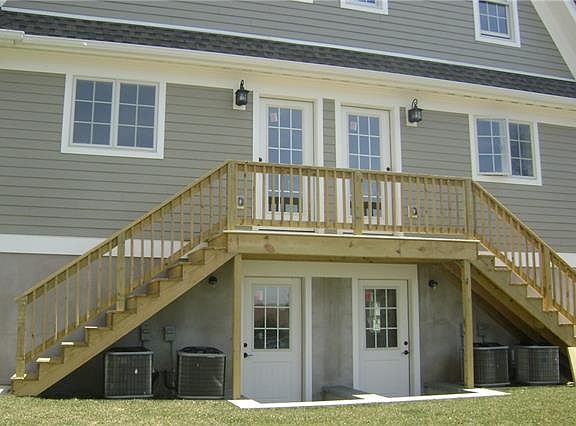 3rd image of 83 Gainsborg Ave E