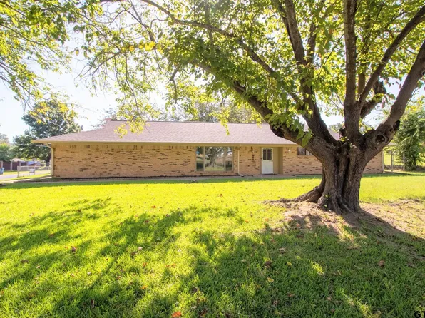 106 Susie St, Chandler, TX 75758