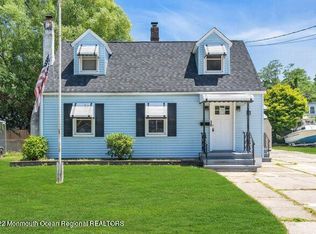 16 Victory Dr, Englishtown, NJ 07726