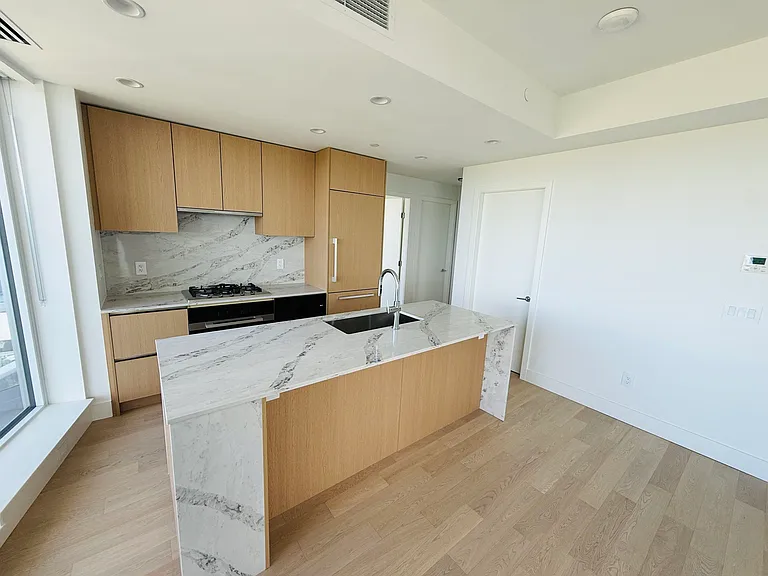 1493 Martin St #14 — Photo 2