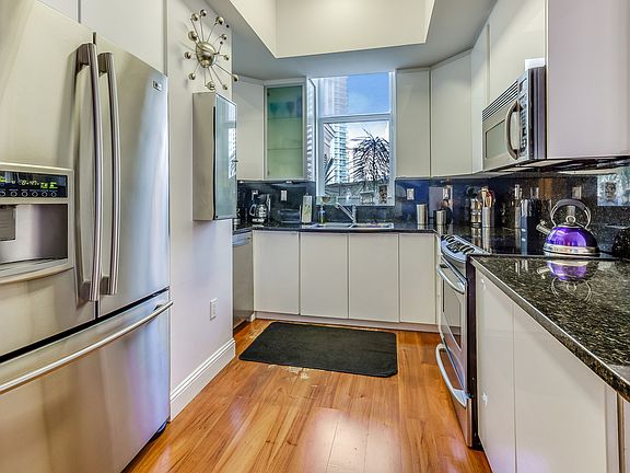 4th image of 511 SE 5th Ave APT 604