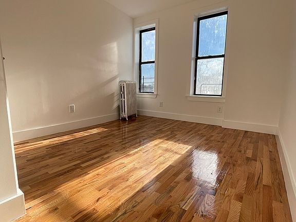 2nd image of 944 42nd St #7