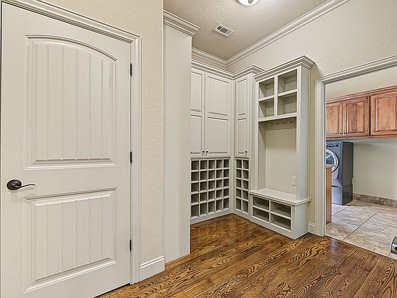 5th image of 6482 Wells Cir