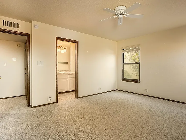 10405 Camino Del Oso NE — Photo 16