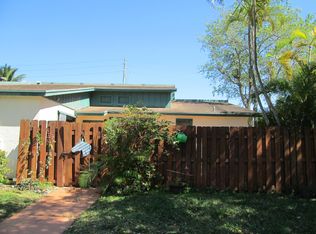 1061 Manor Dr, Palm Springs, FL 33461