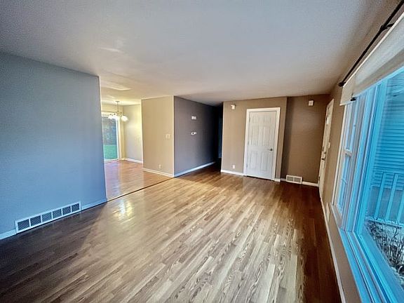 3rd image of 106 E Alden Pl