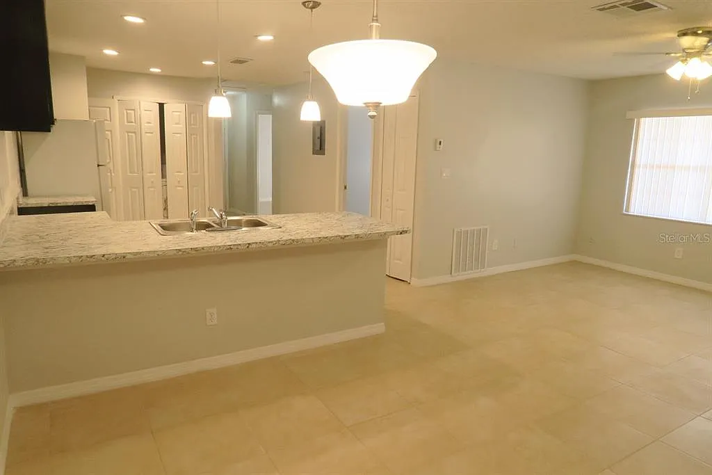 3 bed, 2.0 bath, 1244 sqft, $1,850 — Photo 4