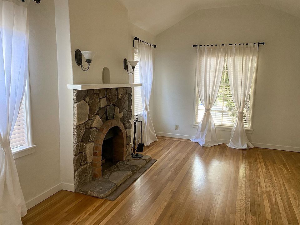 Living Room w/ Fireplace