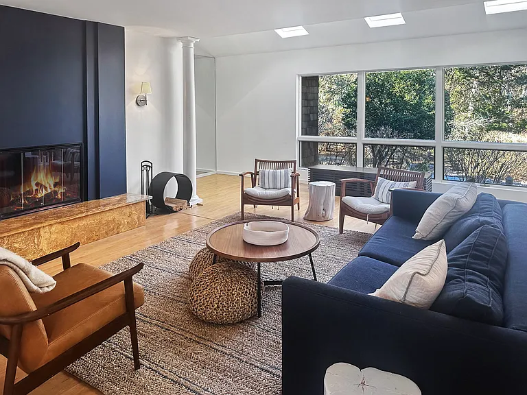 250 Pine Tree Ct — Photo 3