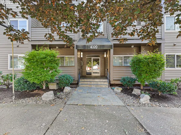 4320 S Corbett Ave APT 206, Portland, OR 97239
