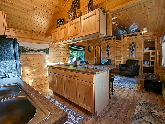 5th image of 130 River Dr