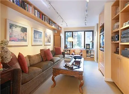 Sold by Warburg | media 4