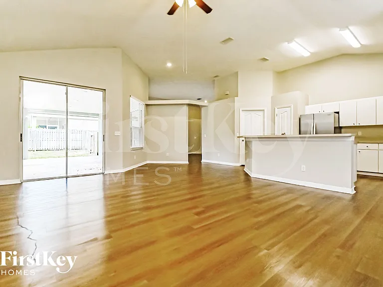 4413 Winding River Dr — Photo 4
