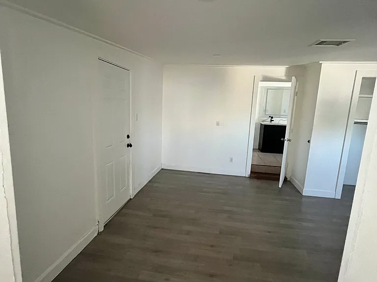 13644 Terra Bella St #B — Photo 10
