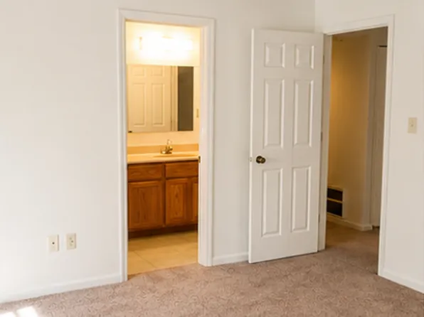 6073 Delaware Dr, Merrillville, IN 46410