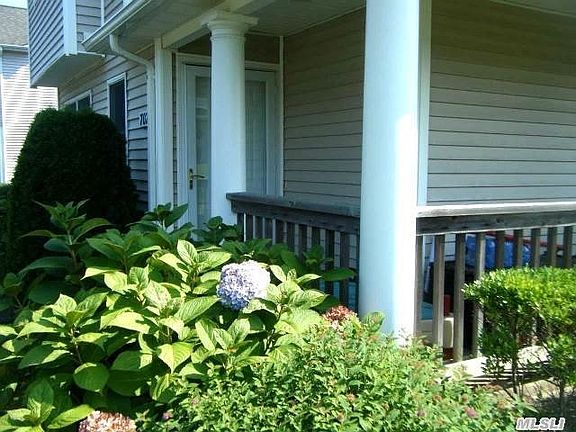 5th image of 702 Willow Pond Dr #702