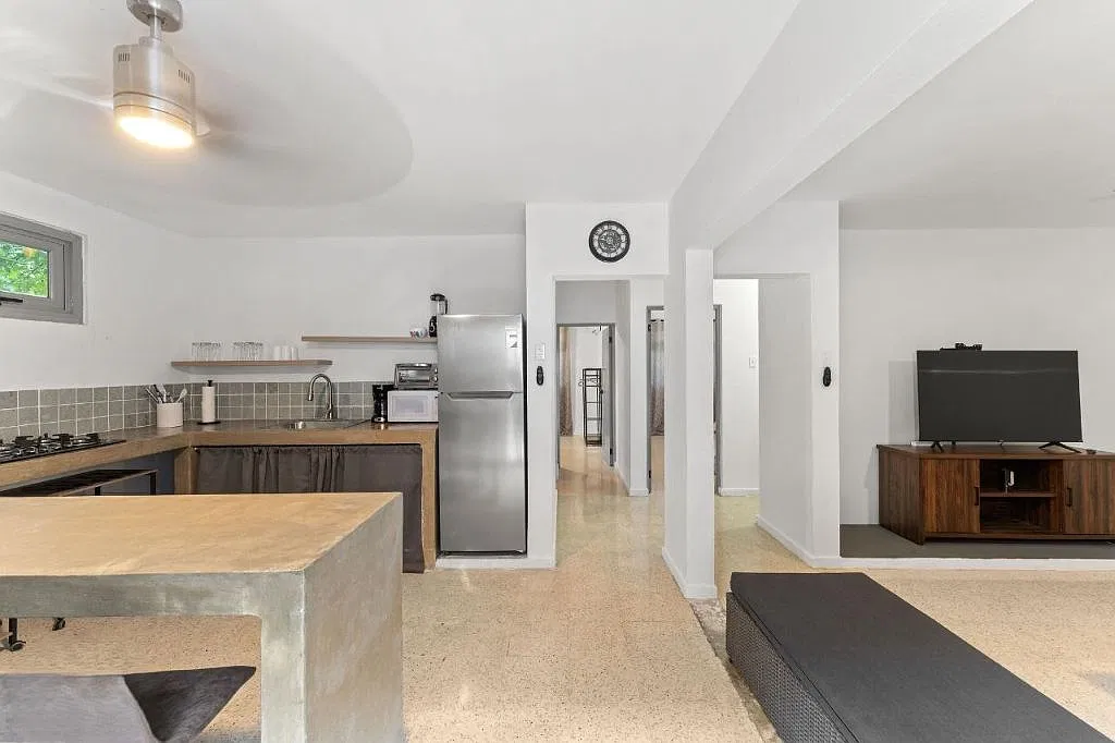 2 bed, 1.0 bath, 1427 sqft, $1,500 — Photo 3