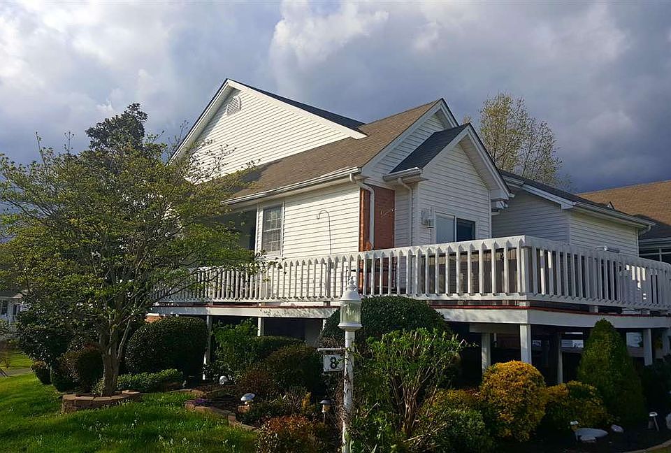 1st image of 8 Village Dr E