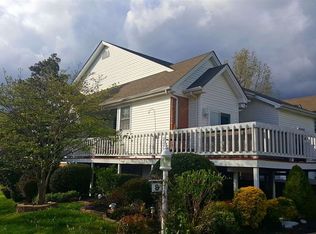 8 Village Dr E, Paducah, KY 42003