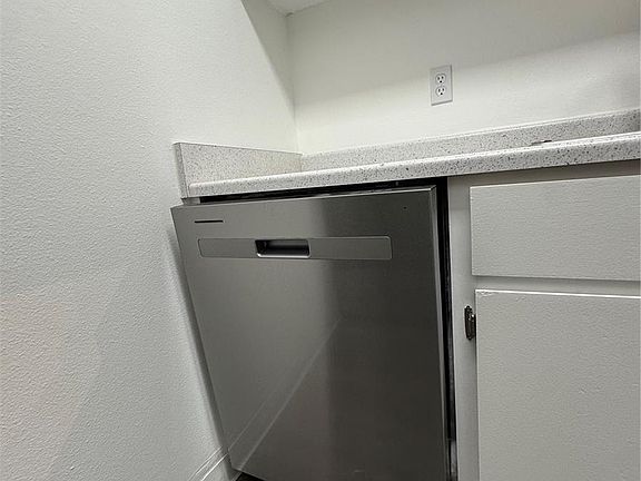 5th image of 4110 Hale Parkway #2H