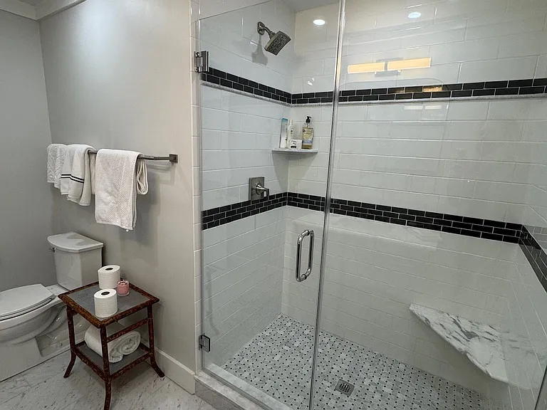 1 Island Dr #9 — Photo 21