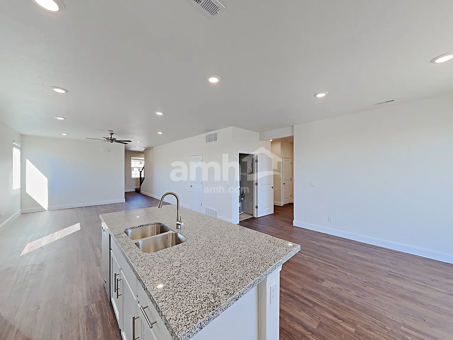 4 bed, 3.0 bath, 2181 sqft, $2,860 — Photo 4