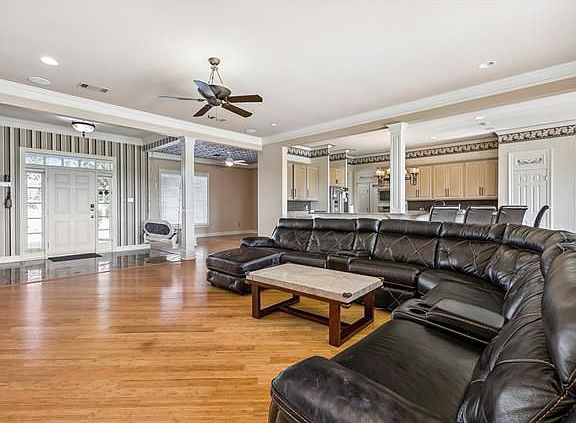5th image of 29 Turnberry Dr