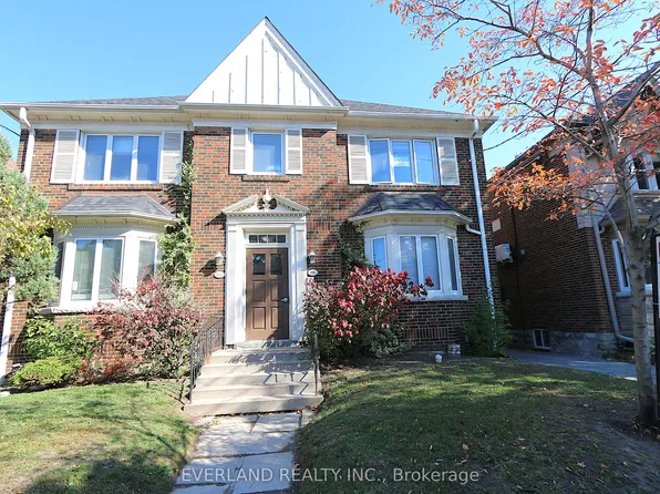 1753 Bayview Ave #202, Toronto, ON M4G 3C5