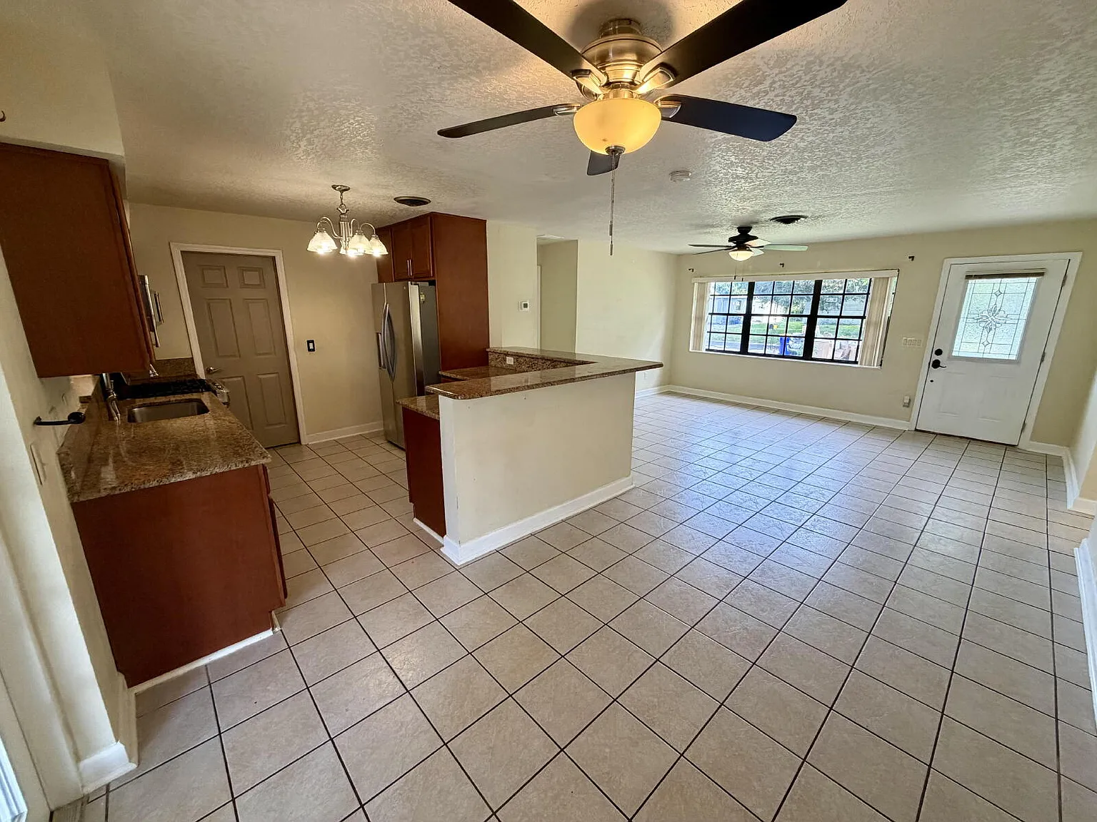 3 bed, 2.0 bath, 1197 sqft, $2,350 — Photo 4
