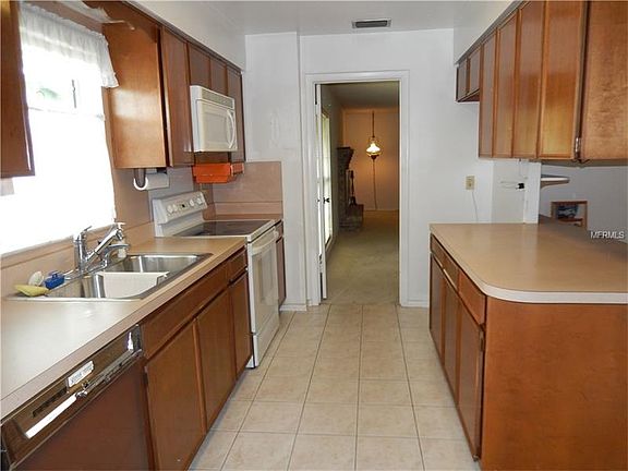 4th image of 6918 Chaucer Ln