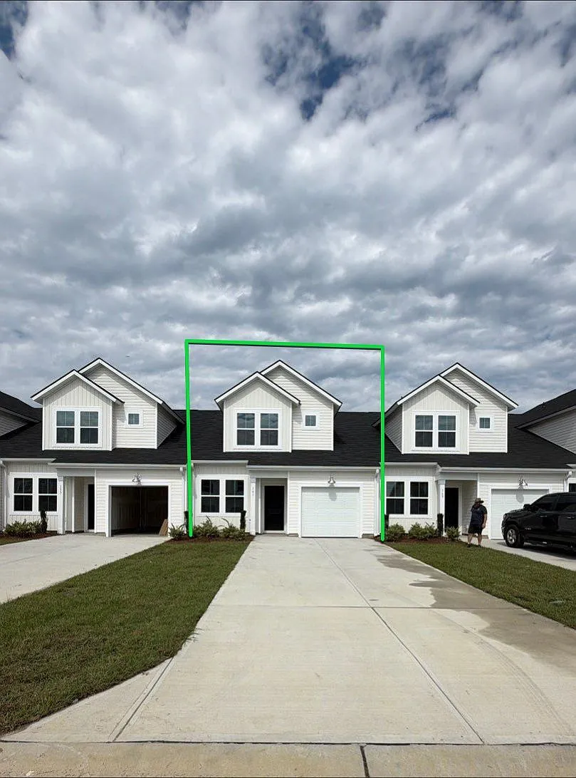 3 bed, 1437 sqft, $2,200 — Photo 2