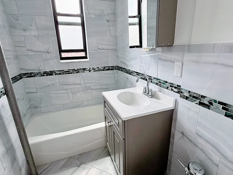 28-04 33rd St #16 — Photo 4