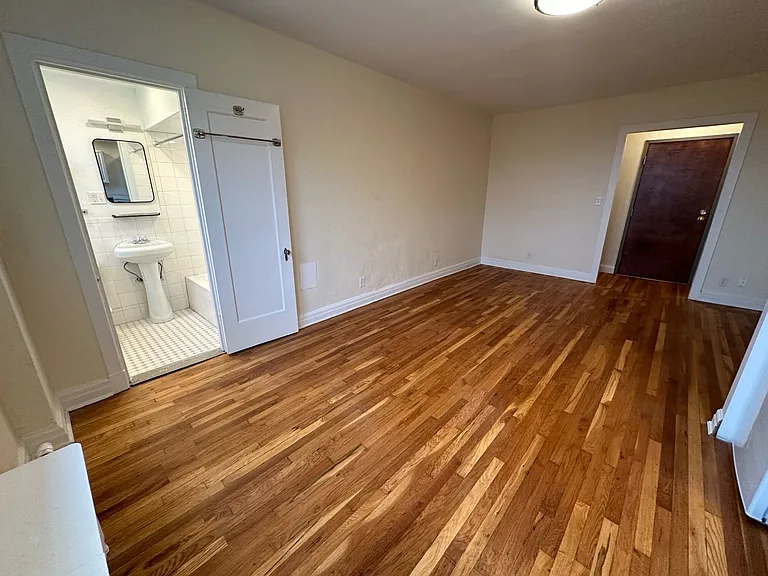 New King Edward Apartments — Photo 107