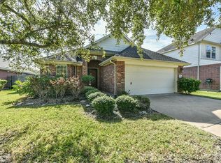 1905 Hollow Mist Ln, Pearland, TX 77581
